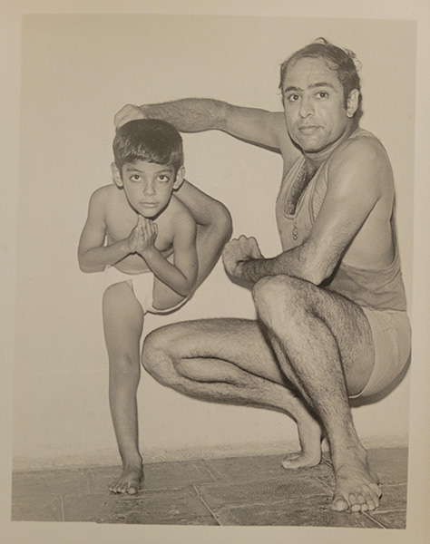 Niren Pandya; Study with Niren; Certified Iyengar Teacher; Therapeutic Yoga; Iyengar Therapy; Therapy Yoga Classes